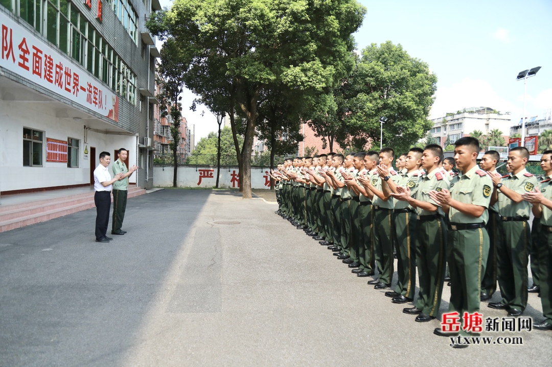 “八一”前夕 曾志君走訪慰問部隊官兵、抗美援朝老兵及軍轉(zhuǎn)干部