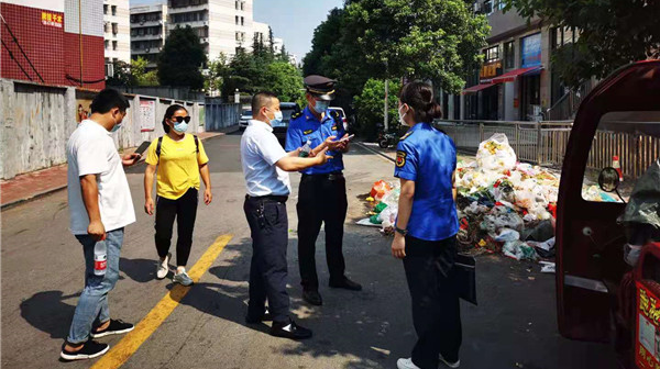 多部門緊急處置大陽新村農(nóng)貿(mào)市場垃圾爆棚事件