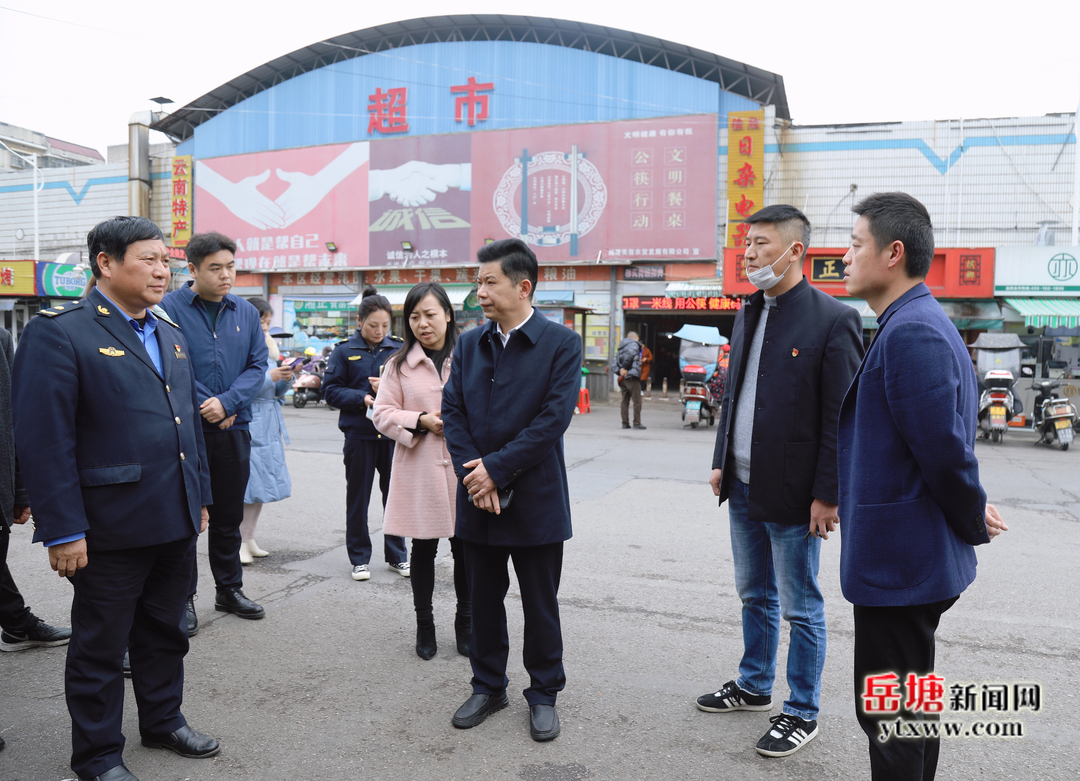 曾志君“四不兩直”督查深化全國文明城市建設(shè)工作