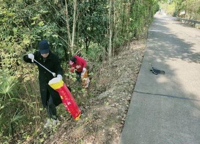 高峰村組織黨員群眾開展人居環(huán)境整治行動(dòng)