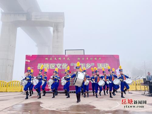 岳塘区2022年文化“三下乡”活动在昭山镇红旗村举行