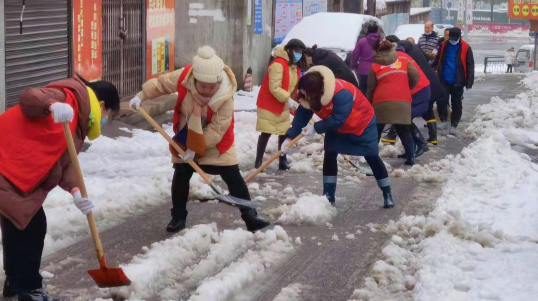 雪中筑起“紅色堡壘” 岳塘區(qū)廣大黨員干部奮戰(zhàn)一線