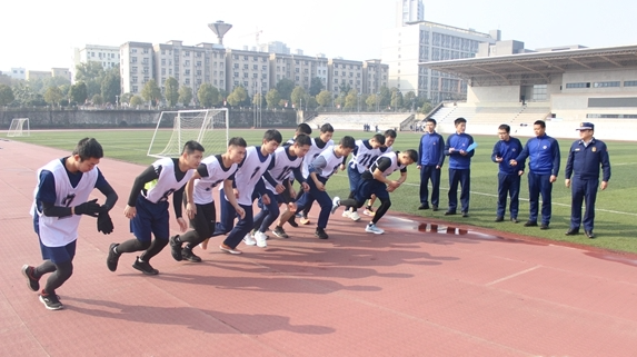 岳塘區(qū)消防救援大隊與湘潭縣消防救援大隊開展冬訓科目對抗賽