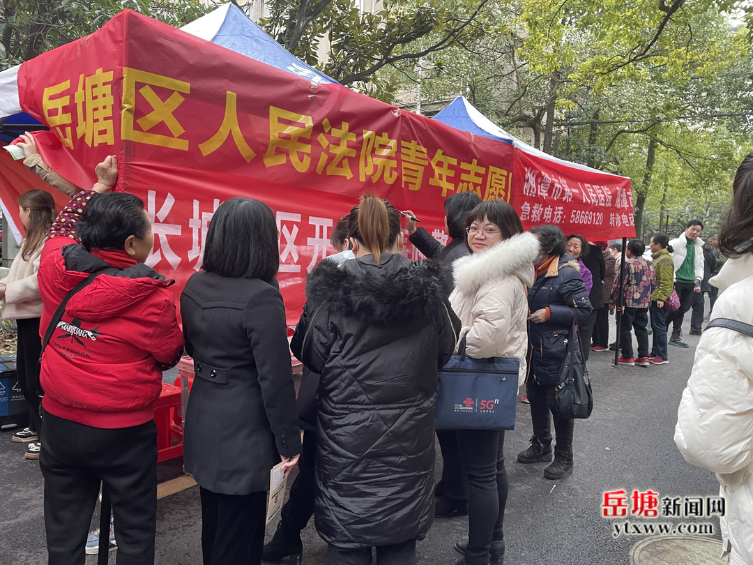 岳塘區(qū)長城社區(qū)開展“展巾幗風(fēng)采 倡廉潔清風(fēng)”慶“三八”活動