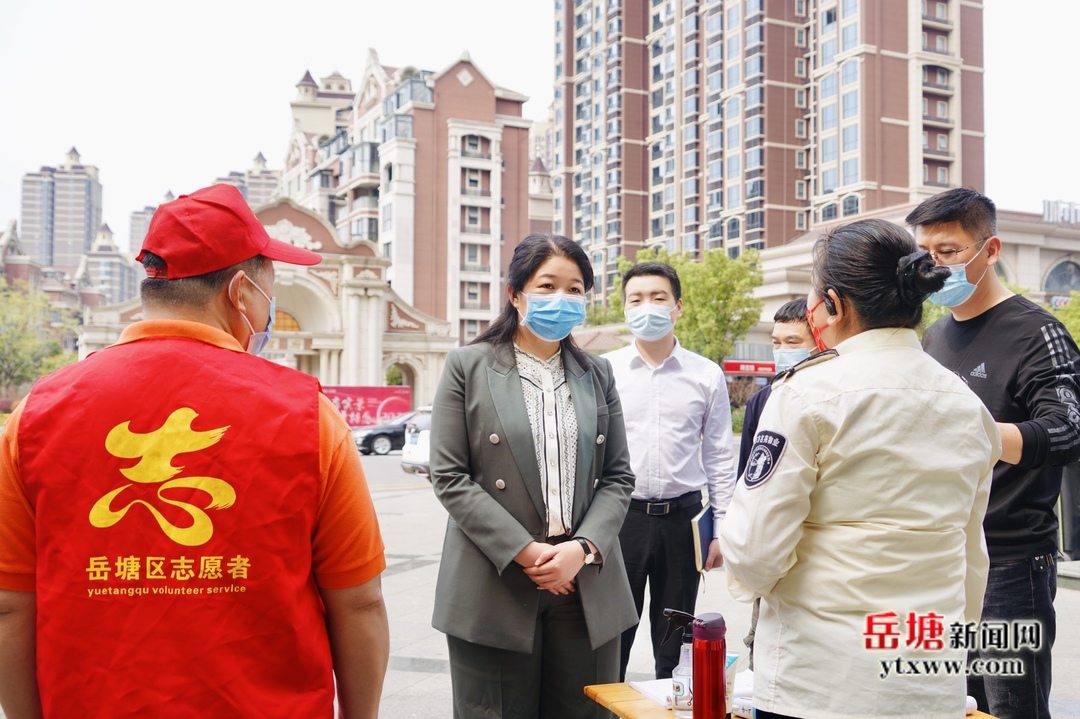 周賞玲督導岳塘區(qū)疫情防控工作