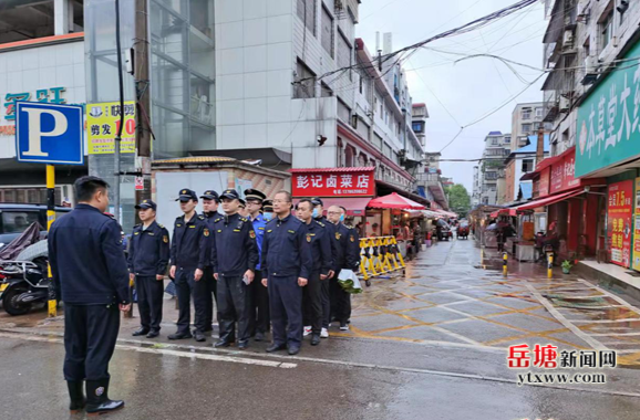 下攝司街道專項整治九州便民市場環(huán)境