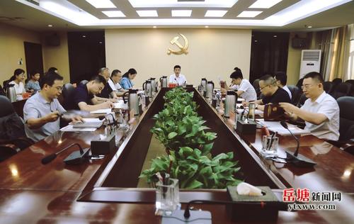 岳塘区委理论学习中心组举行2022年第七次集体学习