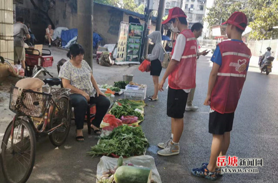 馬路邊上“崗” 岳塘街道小小志愿者發(fā)揮大能量