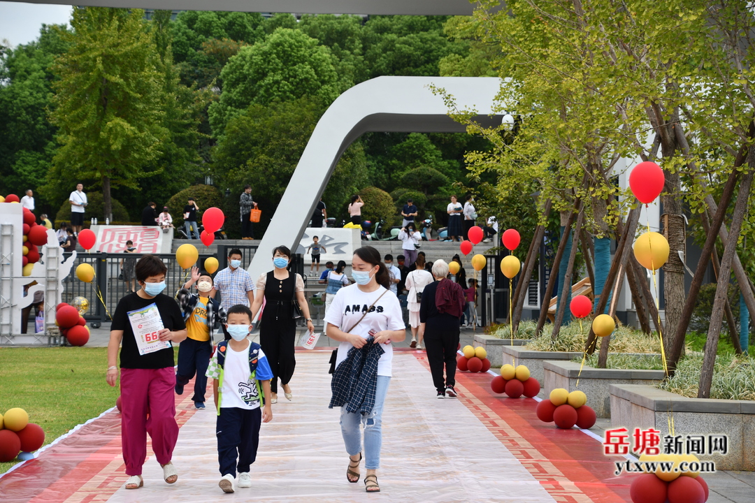 岳塘區(qū)中小學校平穩(wěn)有序迎開學