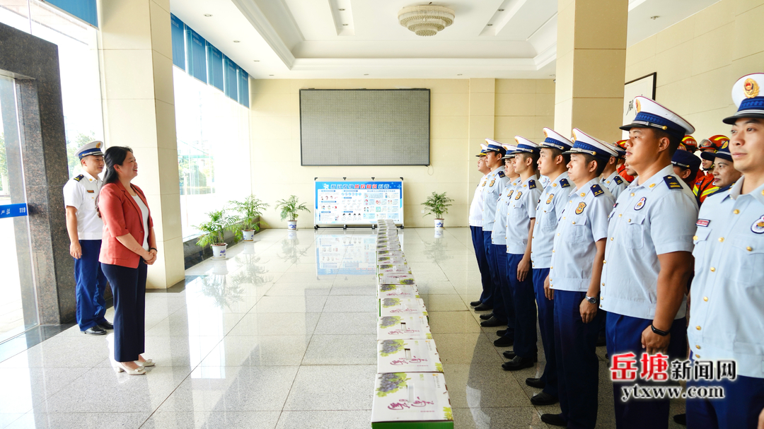 周賞玲到岳塘區(qū)消防救援大隊走訪慰問并督查抗旱應急、森林防火等工作
