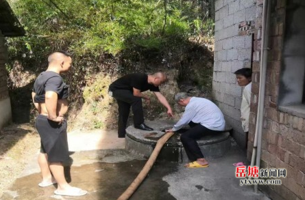 送水上門潤民心 昭山鎮(zhèn)玉屏村組織為群眾送水