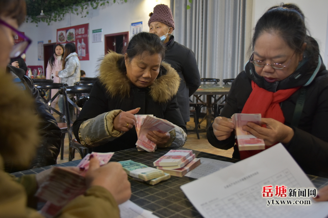 新春走基層丨霞城村：集體收益結(jié)碩果 村民分紅笑開顏