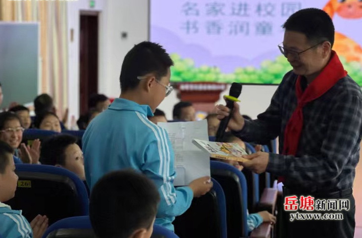 湘鋼二校舉行第六屆讀書節(jié)系列活動之名家進校園活動