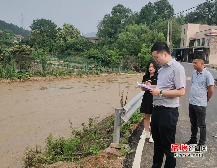 落實“四敢”要求 實施“八抓”行動丨岳塘區(qū)扎實推進農村公路安防隱患整治