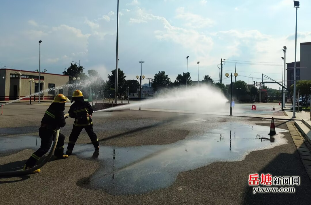 岳塘區(qū)舉行2023年湖南省首屆鄉(xiāng)鎮(zhèn)森林消防隊伍技能比武大賽岳塘區(qū)選拔賽