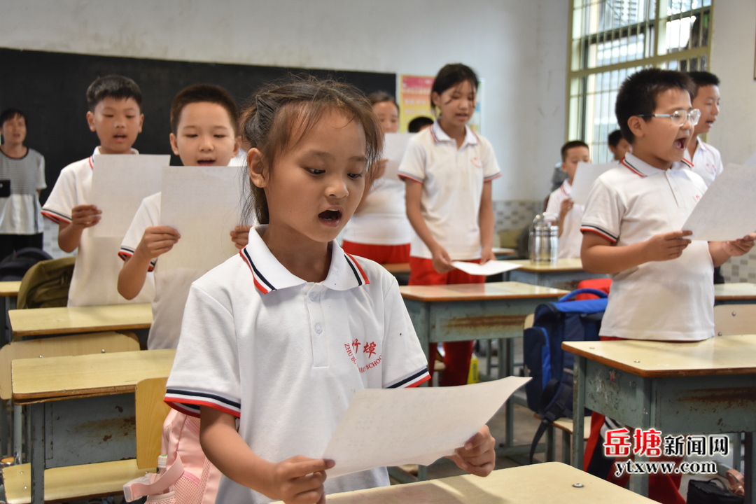 区文旅局：公益培训走进竹埠学校 让留守儿童乐享文化生活