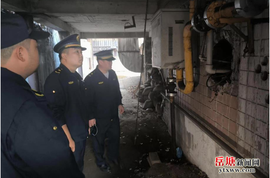 岳塘区城市管理综合行政执法大队开展燃气安全专项检查行动