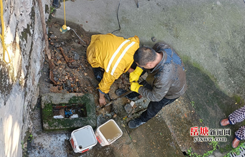 三角坪社区：小区水压不足 网格员及时处置