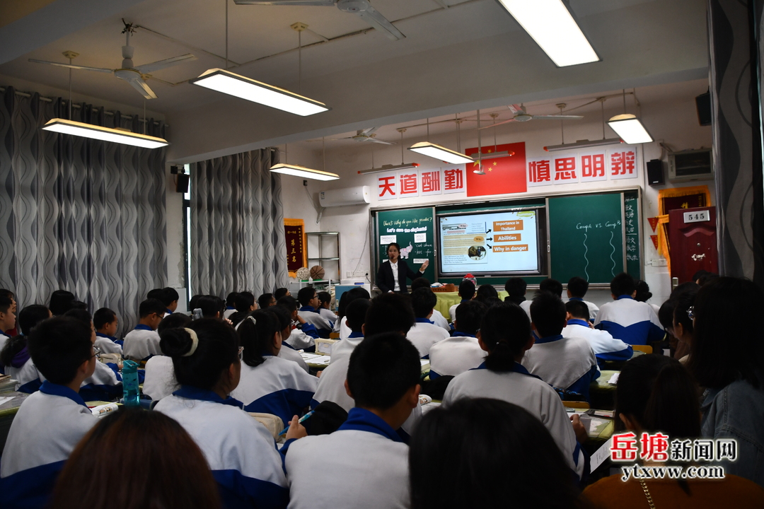 湘潭市初中新课程改革教学开放日活动在湘钢二中举行