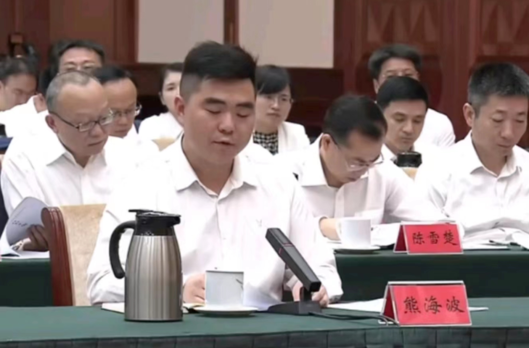岳塘区医师熊海波作为湖南省卫健系统唯一青年代表参加湖南省五四青年座谈会作代表发言