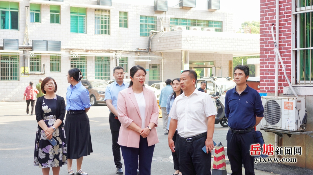 周賞玲到市中心醫(yī)院南院開展“推進‘八大行動’推動‘大抓落實’”專題調(diào)研