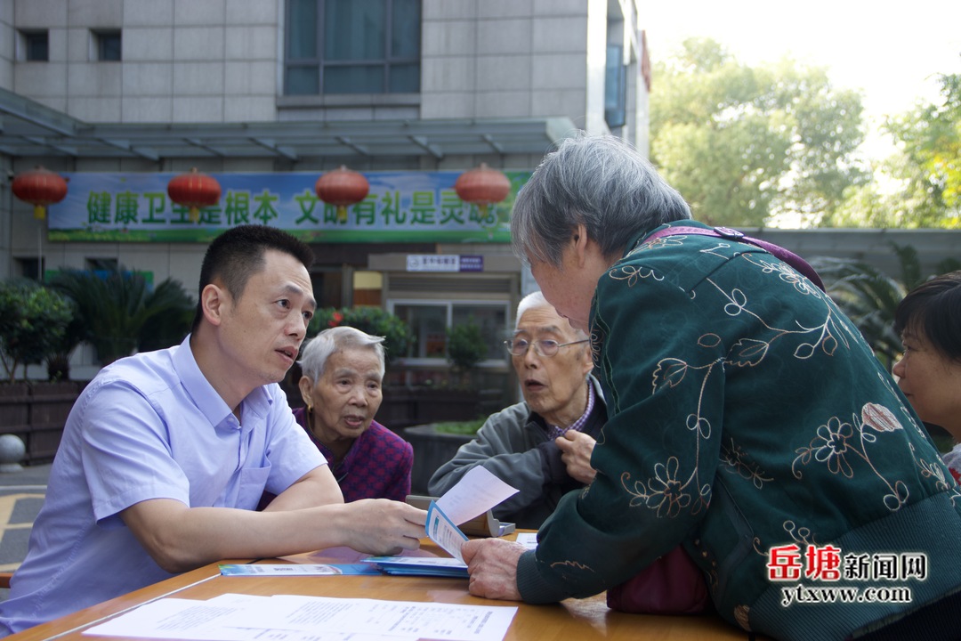 落實“四敢”要求 實施“八抓”行動丨岳塘區(qū)：社保服務(wù)惠民生 為民紓困顯實效