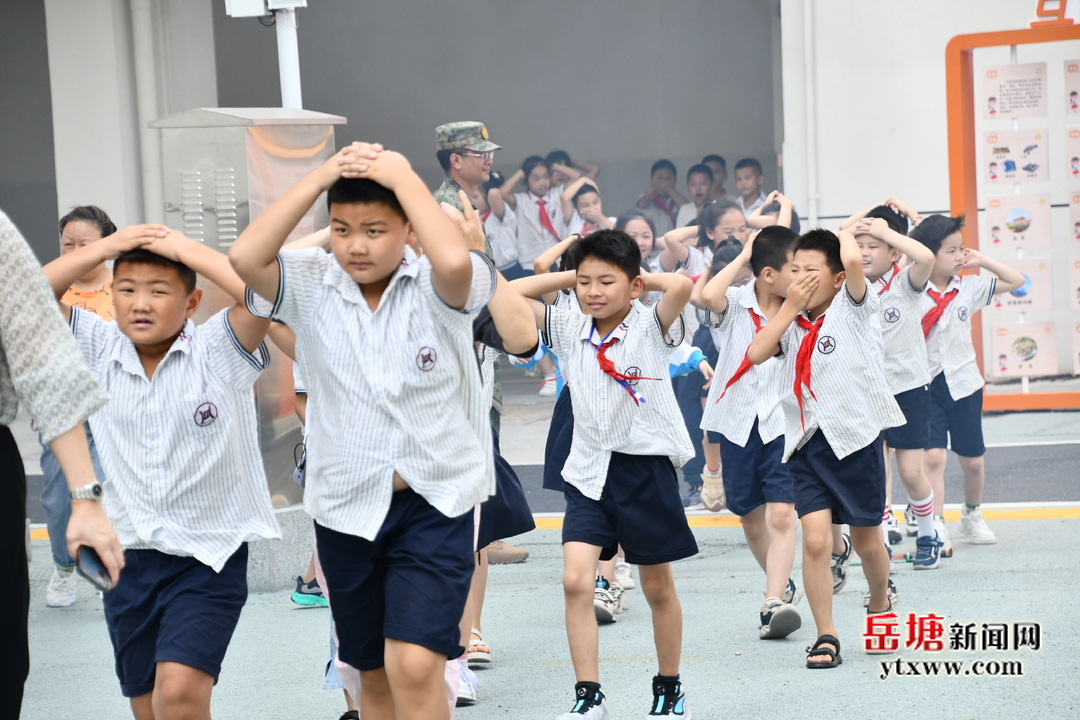 湘鋼三校東坪校區(qū)國防應急技能培訓暨防空防災疏散演練活動舉行