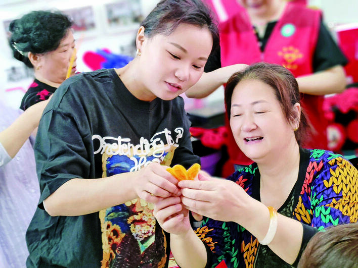 【湘潭日?qǐng)?bào)】雀神大賽、茶藝賞析、花樣手工  岳塘區(qū)系列活動(dòng)讓老年人歡度重陽