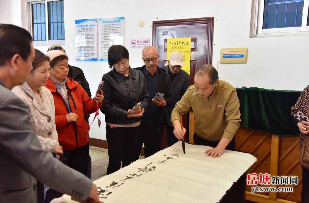 領略書法魅力 岳塘區(qū)文聯(lián)舉辦“岳塘之光”書法講座