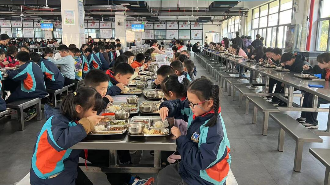 岳塘區(qū)：打造群眾滿(mǎn)意的學(xué)校食堂
