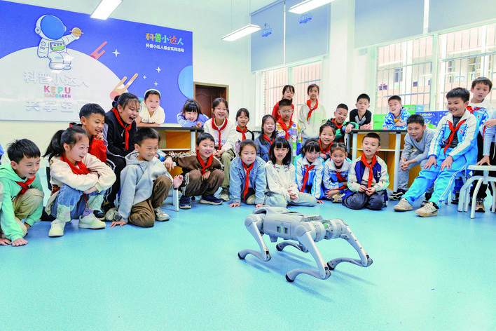 【湘潭日?qǐng)?bào)】點(diǎn)燃科學(xué)星火 照亮成長(zhǎng)之路——火炬學(xué)校教育集團(tuán)科學(xué)教育探索與實(shí)踐側(cè)記