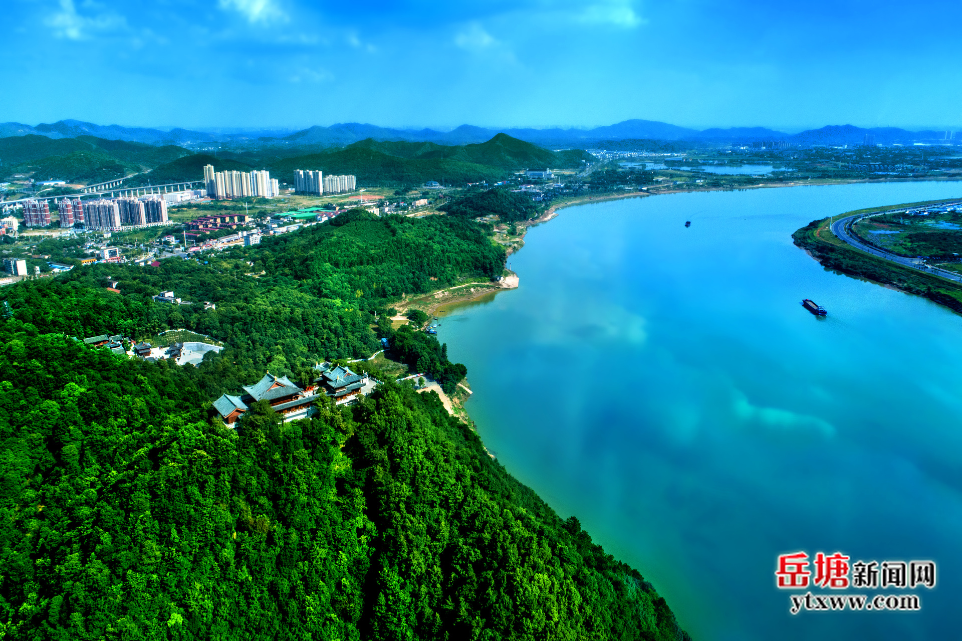 岳塘區(qū)落實“河長制” 打造美麗幸福河湖