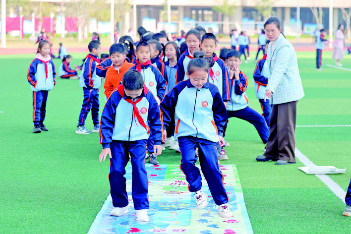 【湘潭日?qǐng)?bào)】讓孩子盡情享受活力“一刻”——我市全面落實(shí)課間休息15分鐘護(hù)航學(xué)生健康成長(zhǎng)