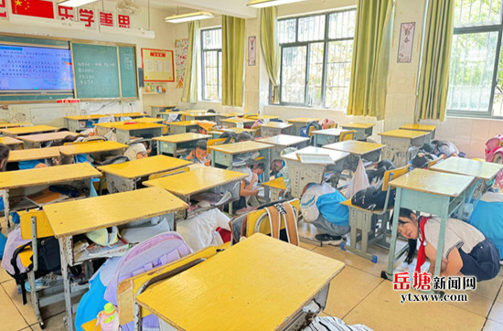 湘鋼三校組織開展防震減災(zāi)應(yīng)急疏散演練活動
