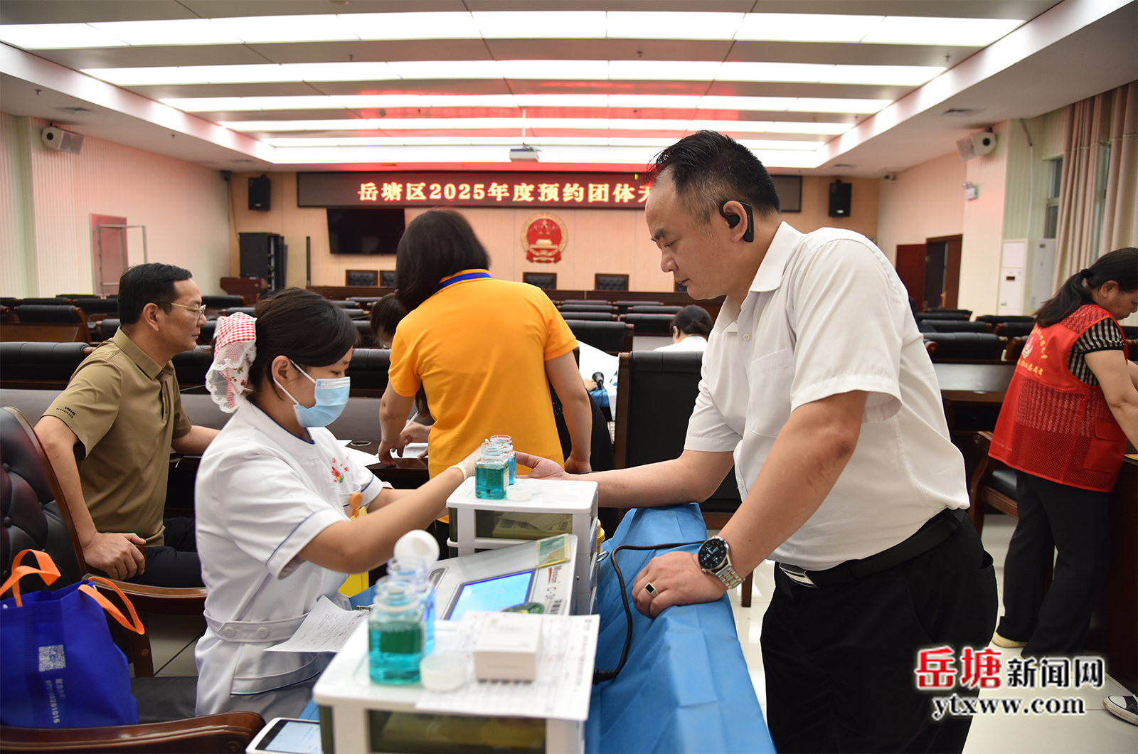 岳塘區(qū)組織開(kāi)展2025年預(yù)約團(tuán)體無(wú)償獻(xiàn)血活動(dòng)