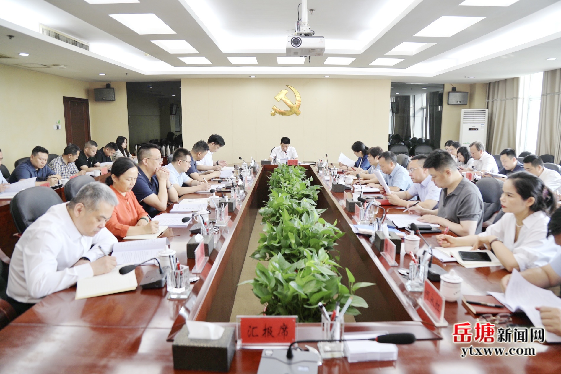 岳塘區(qū)委全面依法治區(qū)委員會(huì)2025年第一次（擴(kuò)大）會(huì)議召開(kāi)