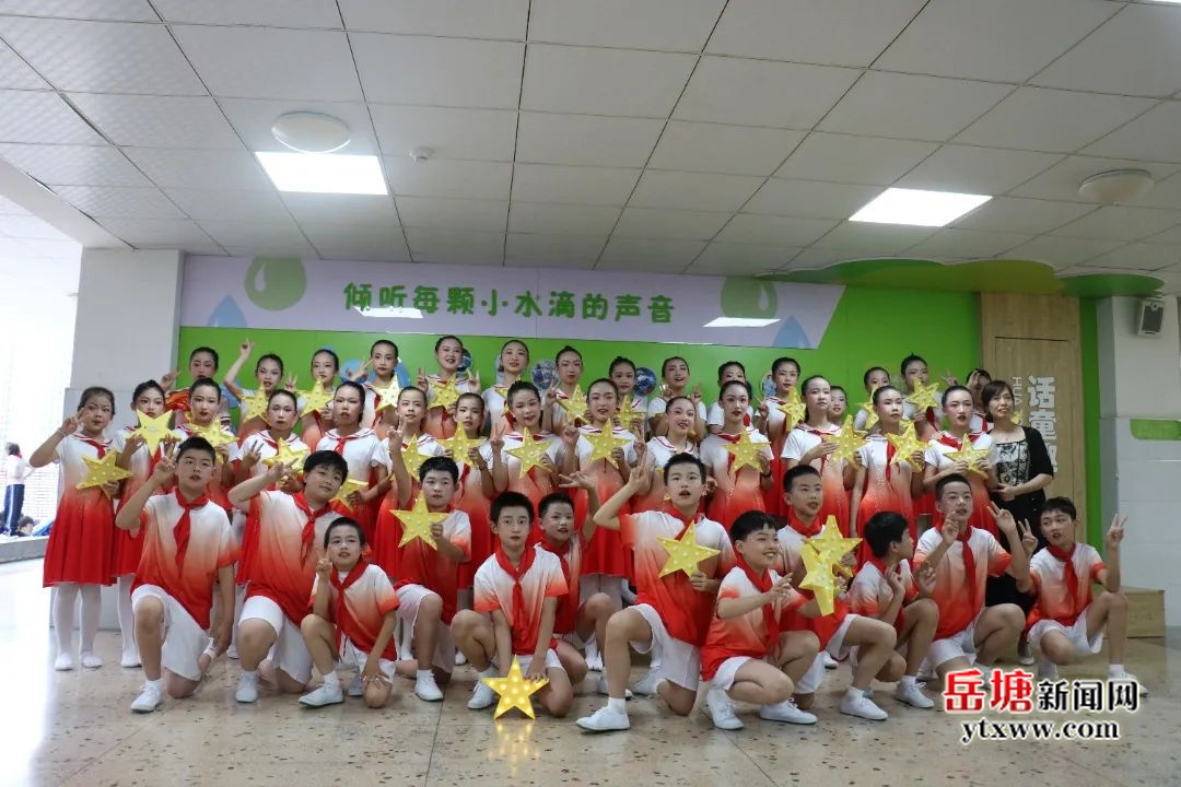岳塘這個集體獲全國優(yōu)秀少先隊集體榮譽稱號