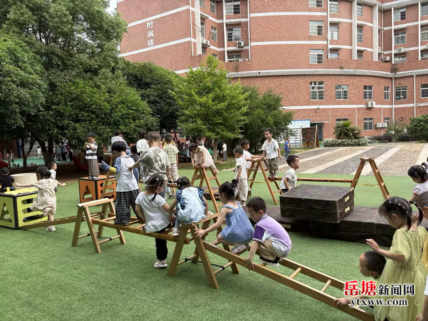 岳塘區(qū)斬獲湖南省幼兒園游戲活動優(yōu)秀實驗區(qū)、幼兒園游戲活動典型經(jīng)驗案例兩項榮譽