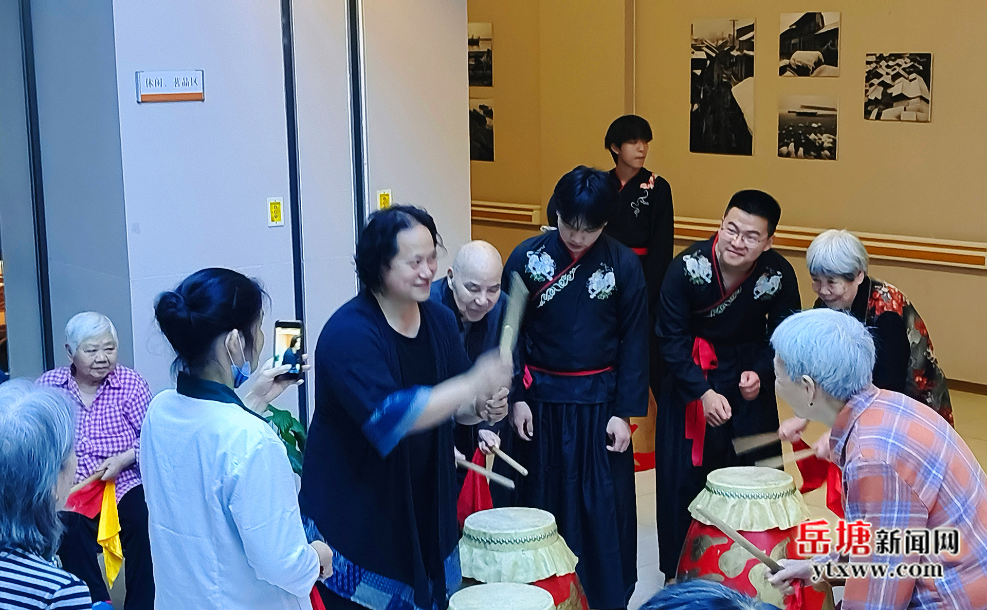 岳塘區(qū)舞協(xié)創(chuàng)新演繹非遺打油鼓