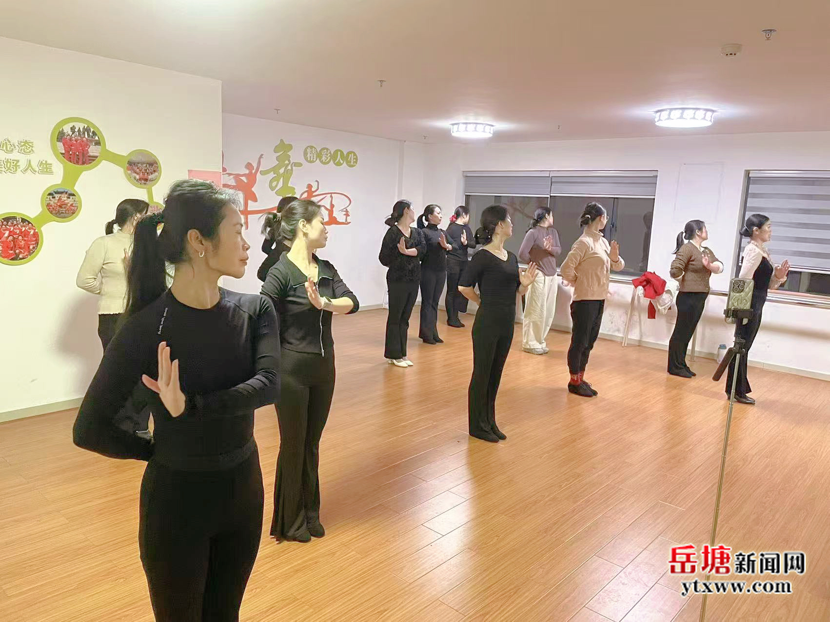 五里堆社區(qū)夜校點亮居民“八小時外”幸福生活