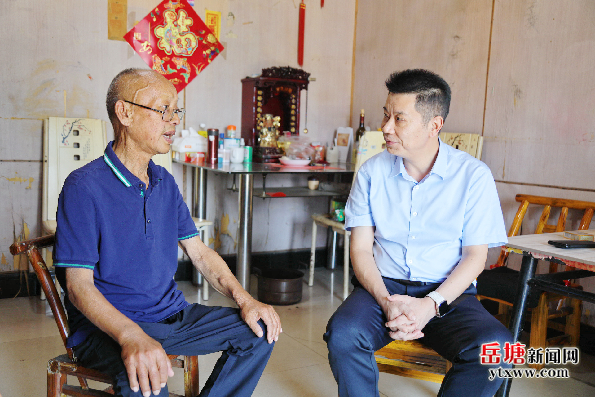 曾志君“七一”前夕走訪慰問困難黨員并到昭山鎮(zhèn)開展走找想促“三聽三問”活動