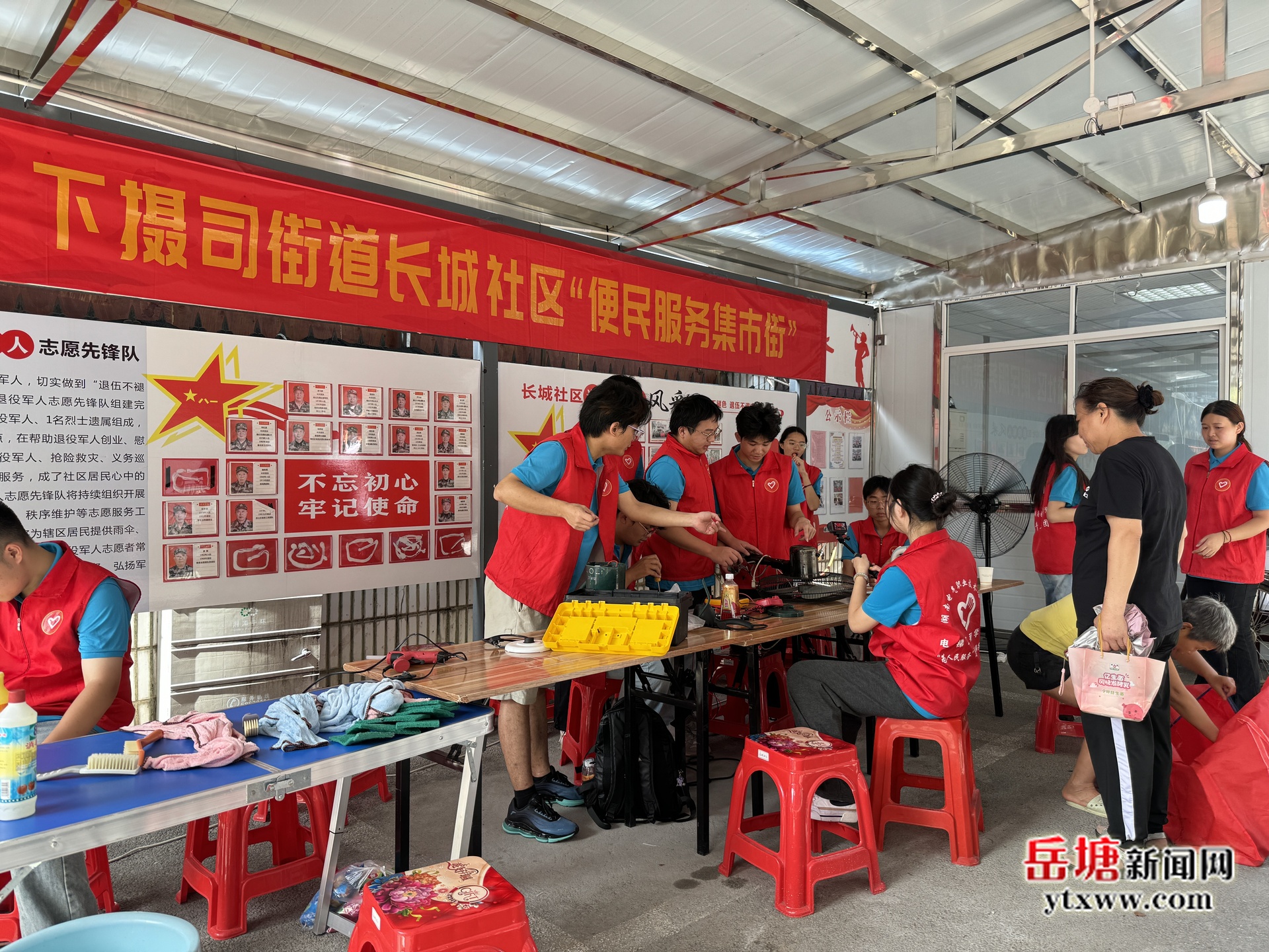 長城社區(qū)聯(lián)合湖南電氣職業(yè)技術(shù)學(xué)院開展“青春聚力·服務(wù)鄰里”志愿服務(wù)活動