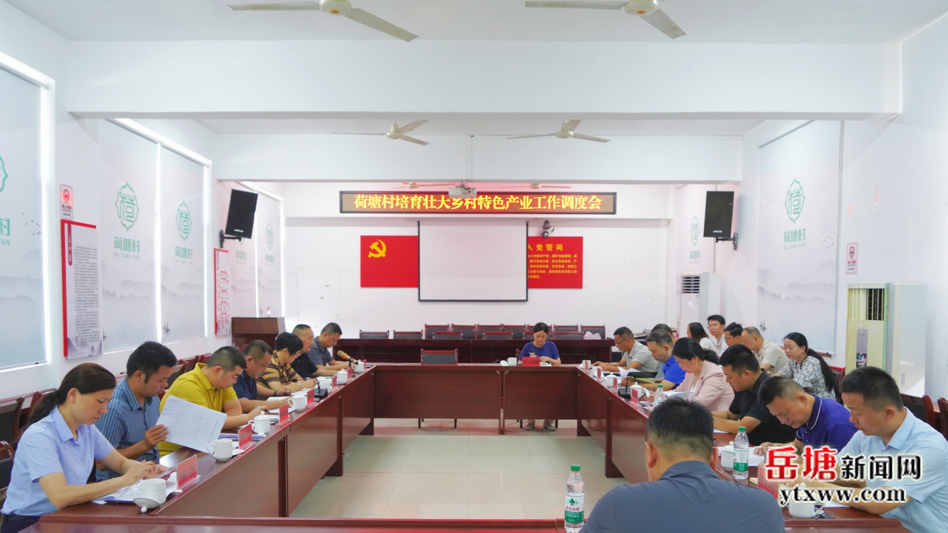 周賞玲赴基層聯(lián)系點(diǎn)荷塘村調(diào)度培育壯大鄉(xiāng)村特色產(chǎn)業(yè)工作