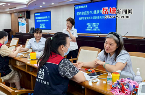 寶塔街道社區(qū)衛(wèi)生服務(wù)中心開展家庭醫(yī)生團(tuán)隊(duì)“進(jìn)機(jī)關(guān)”義診活動(dòng)