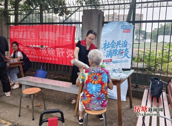 下攝司街道社區(qū)衛(wèi)生服務(wù)中心開展“世界肝炎日”宣傳活動(dòng)