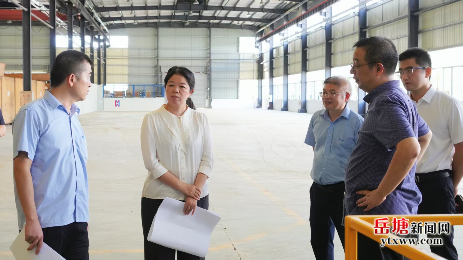 周赏玲调研湘潭电机航空电气系统系列化研制及产业化项目推进情况