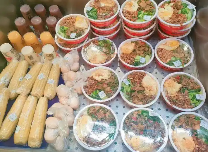 好評中國丨15元“良心盒飯”彰顯流動車廂的溫情