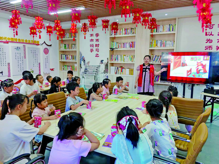 【湘潭日?qǐng)?bào)】岳塘區(qū)陽(yáng)塘村：農(nóng)家書(shū)屋書(shū)香濃 多彩活動(dòng)潤(rùn)童心