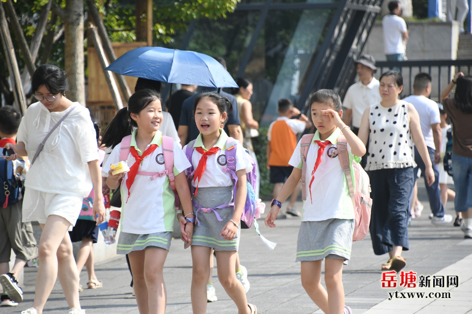 岳塘區(qū)35所中小學(xué)校開學(xué)