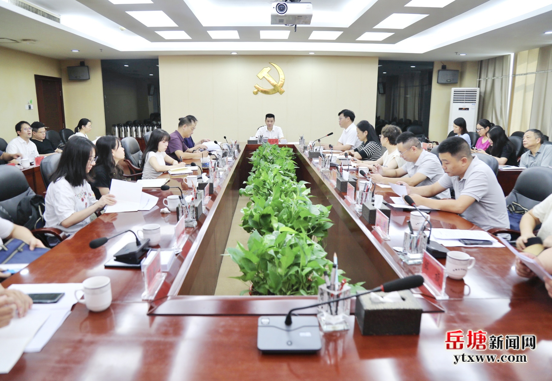 岳塘區(qū)開展黨外代表人士集中談心談話活動動員會